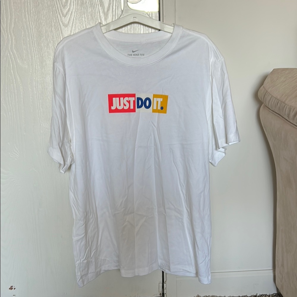 Nike White Short Sleeve Tee Classic Crew Neck